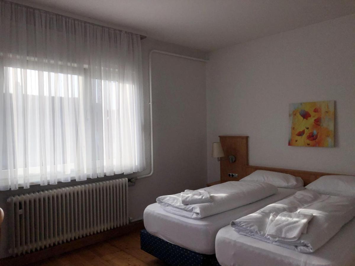 Gasthaus Zum Ritter Karlsdorf-Neuthard Esterno foto
